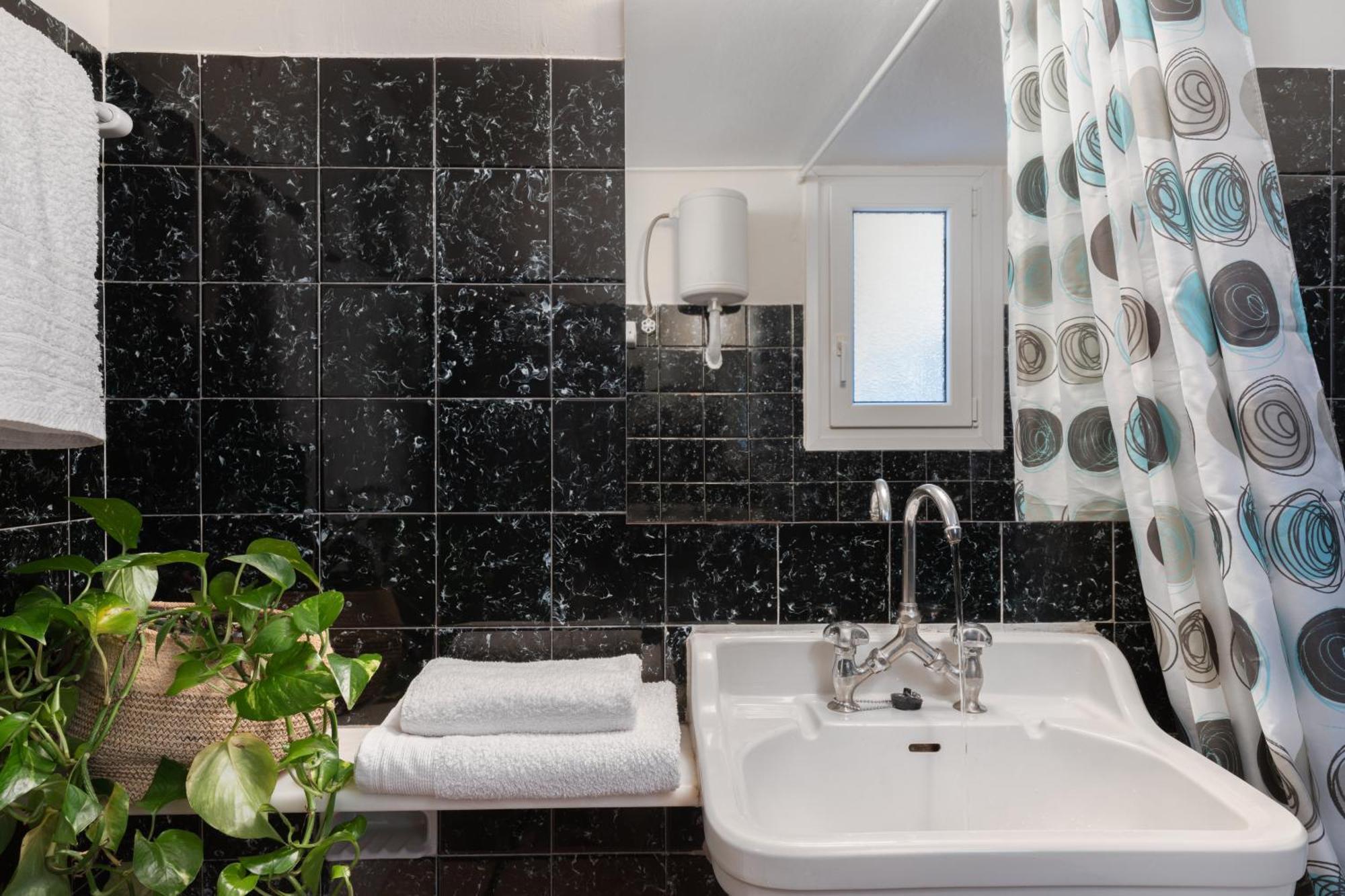 Lovely Apartment In Exarcheia Athens Luaran gambar